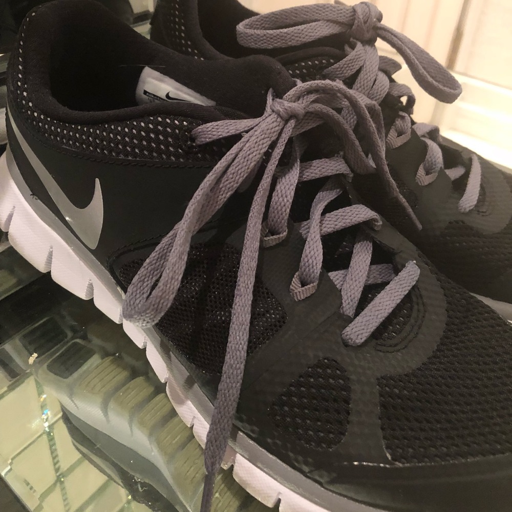 Black Nike’s for Youth.